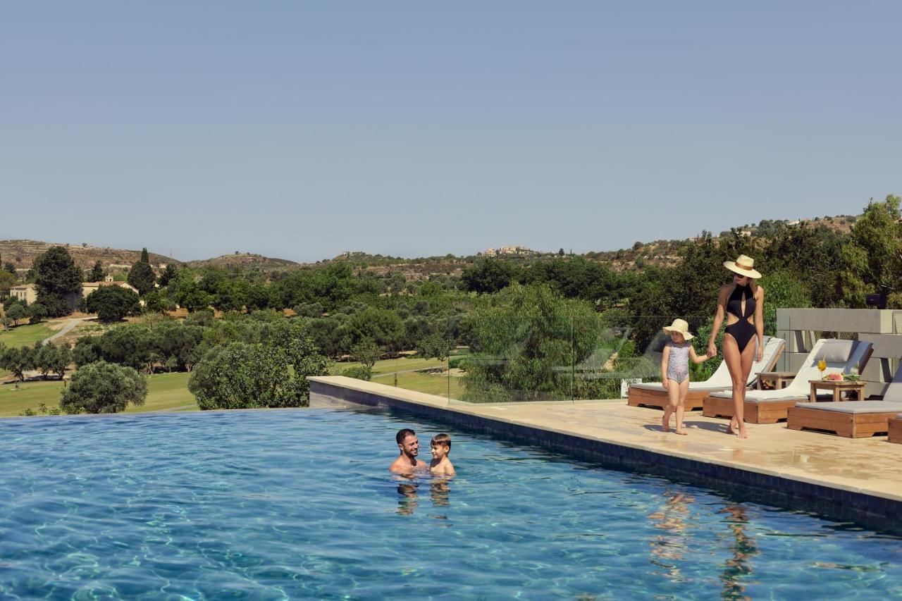 Minthis Resort Tsadha Dış mekan fotoğraf The pool at the hotel