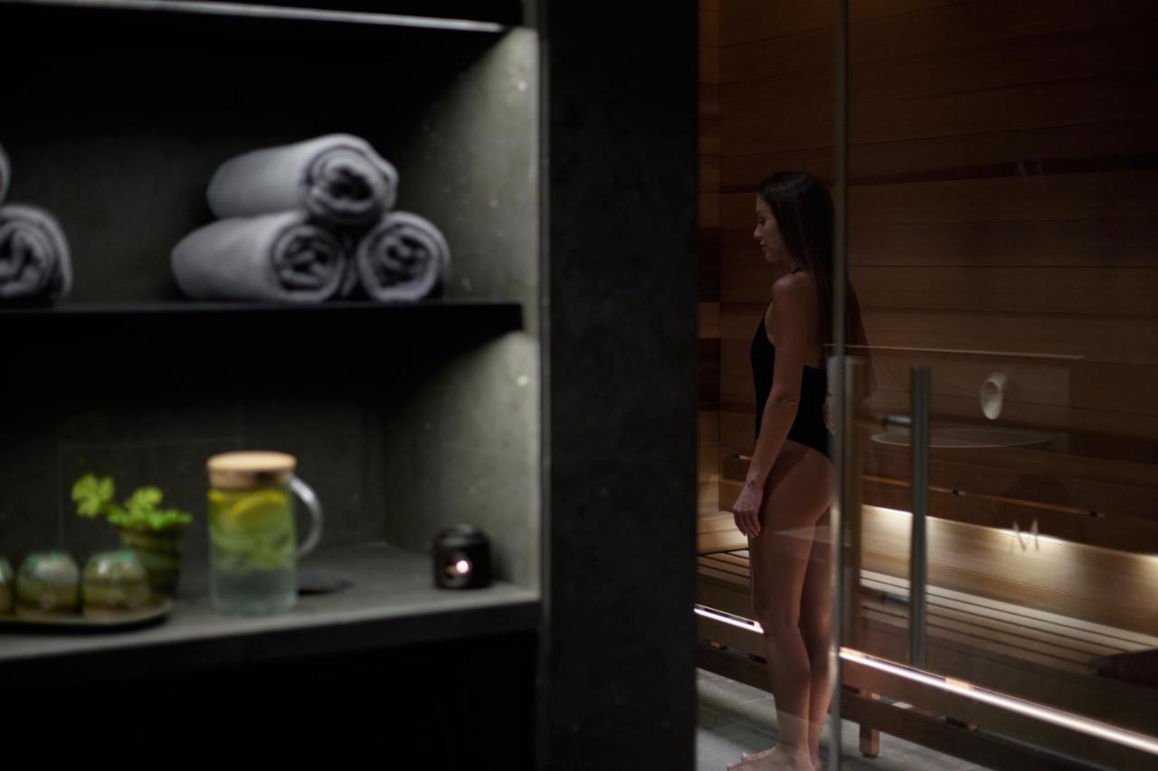 Minthis Resort Tsadha Dış mekan fotoğraf A woman in a sauna